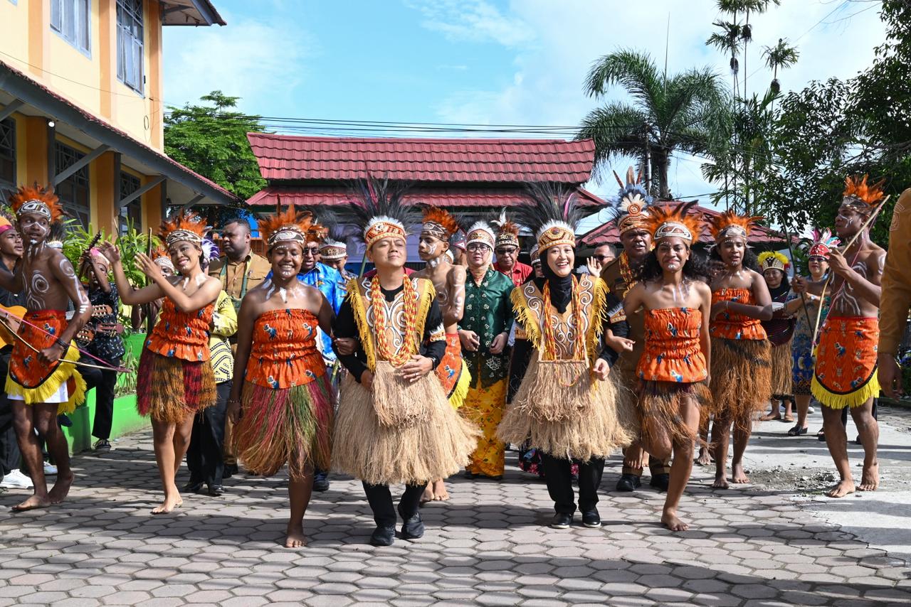 Dari Timur Indonesia: Terima Kasih Guru, Mengabdilah dengan Kasih