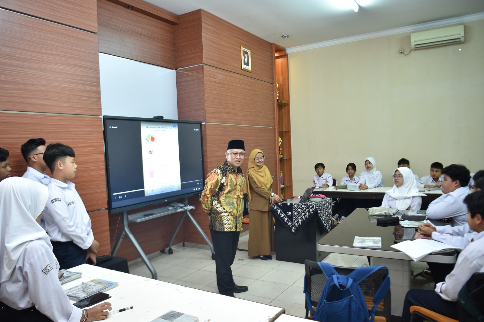 Gambar Siaran Pers