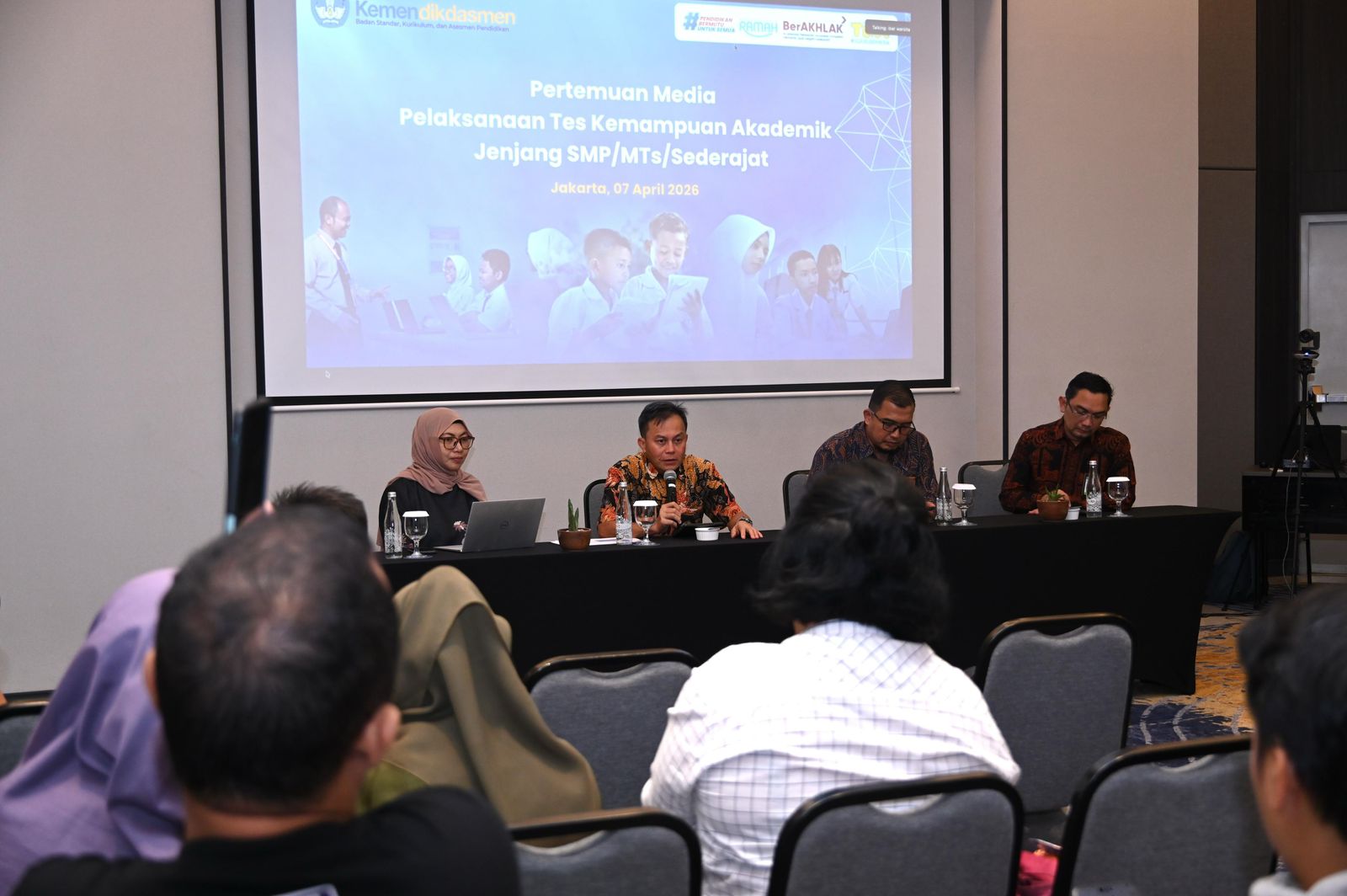 Gambar Siaran Pers