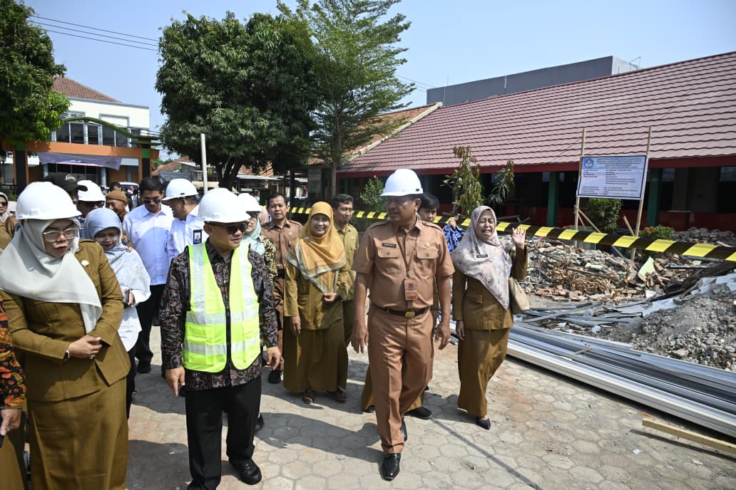 Sasaran Revitalisasi di Cirebon Meningkat, Mendikdasmen Tinjau SDN 1 Kedungjaya, Tuntas Desember