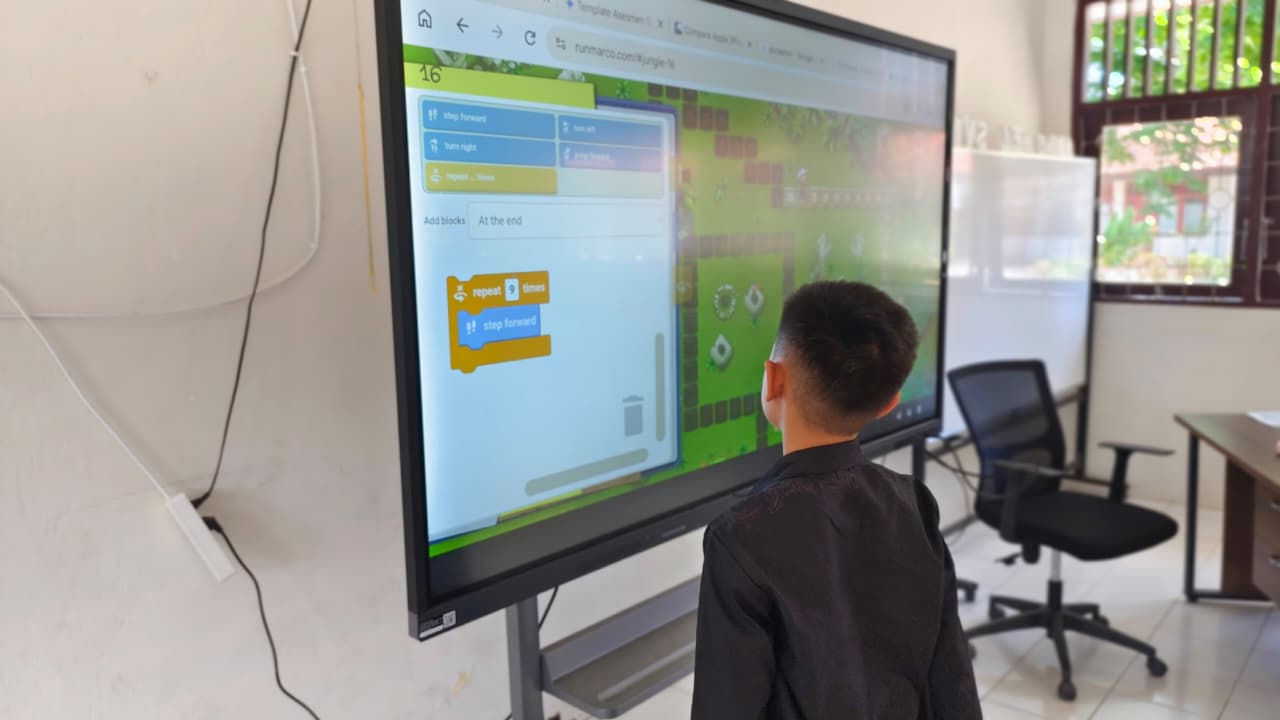 Utilizing IFP, SNT 10 Kupang Students Develop Creativity through STEM