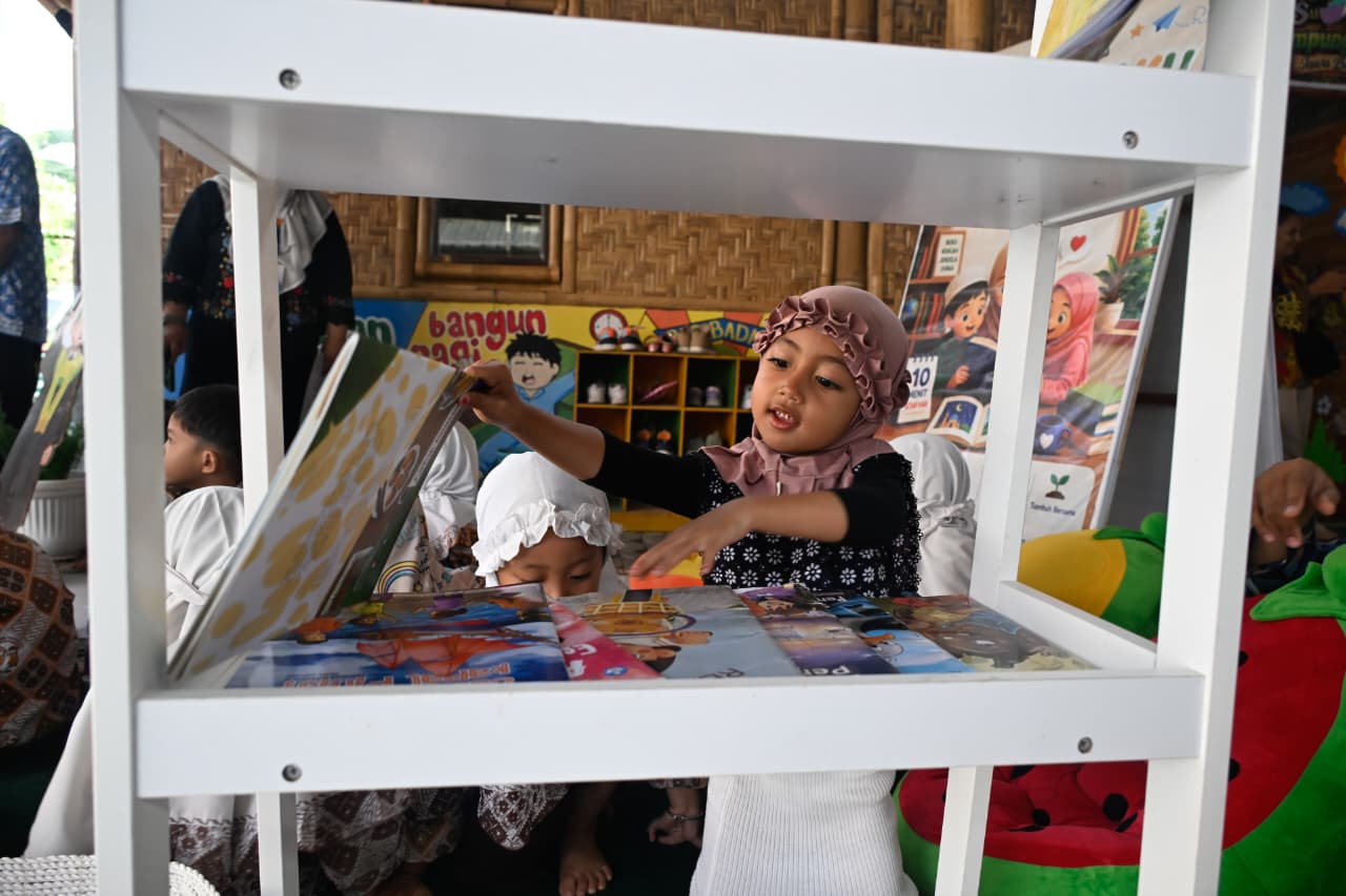 Buku Bergambar Tumbuhkan Minat Literasi Anak Berkebutuhan Khusus di TK IT Mekar Insani